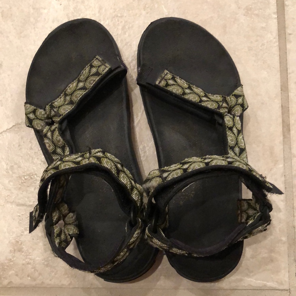 Teva women’s sandal size 6 ✨